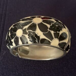 Elegant Bakelite Black and Cream Ceramic Floral bracelet. 1 1/4” wide. Silver
